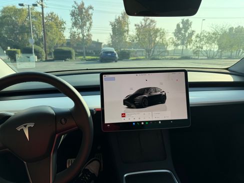 Used 2023 Tesla Model Y Performance image 15
