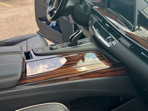 Used 2022 Cadillac Escalade ESV Premium Luxury RWD image 12