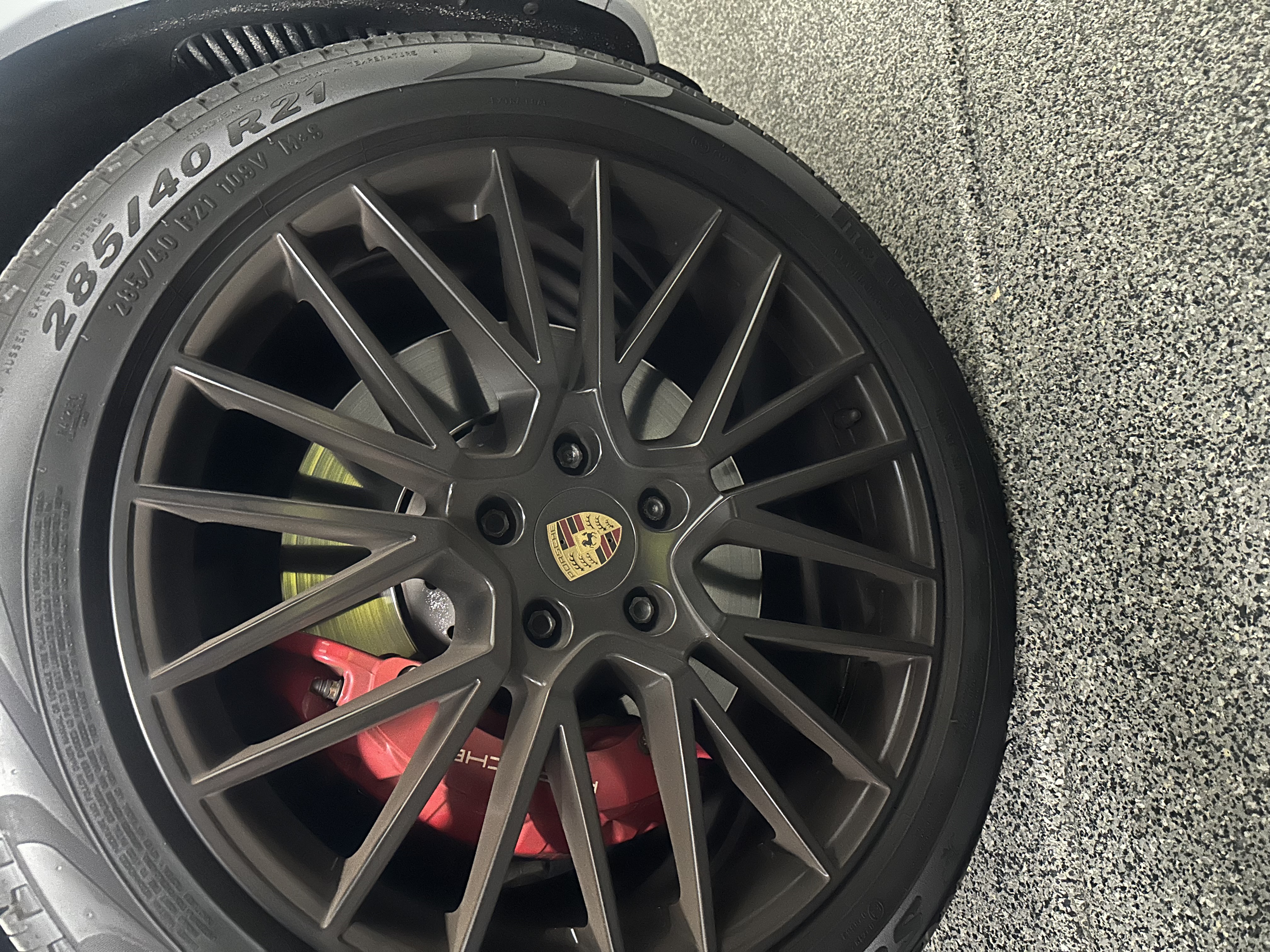 Used 2022 Porsche Cayenne GTS AWD/4WD image 10