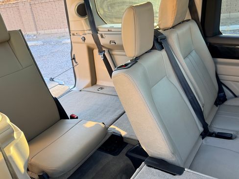 Used 2016 Land Rover LR4 HSE Silver Edition AWD/4WD image 12