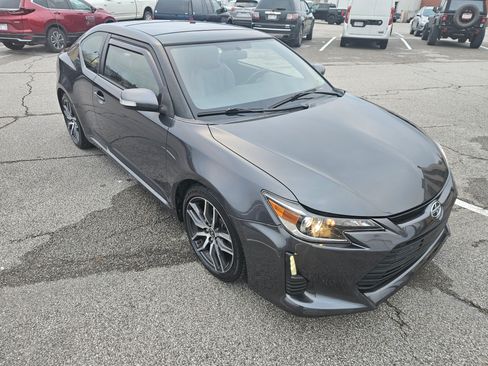 Used 2015 Scion tC Hatchback Coupe 2D image 9