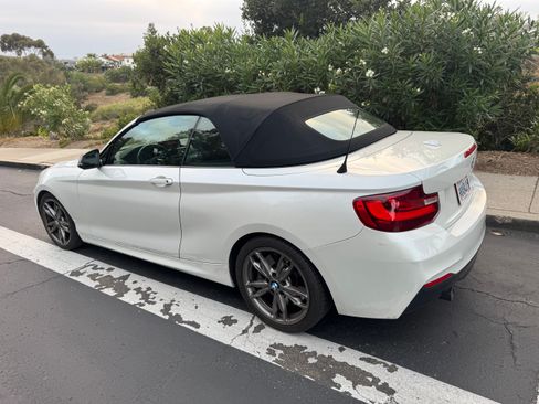 Used 2015 BMW M235i Convertible RWD image 8