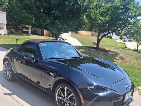 Used 2020 MAZDA MX-5 Miata Grand Touring w/ Appearance Package RWD image 4