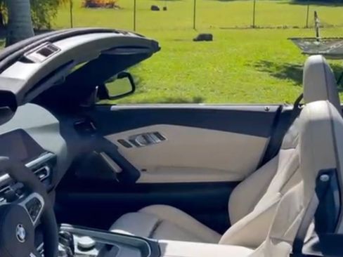 Used 2024 BMW Z4 M40i w/ Premium Package image 10