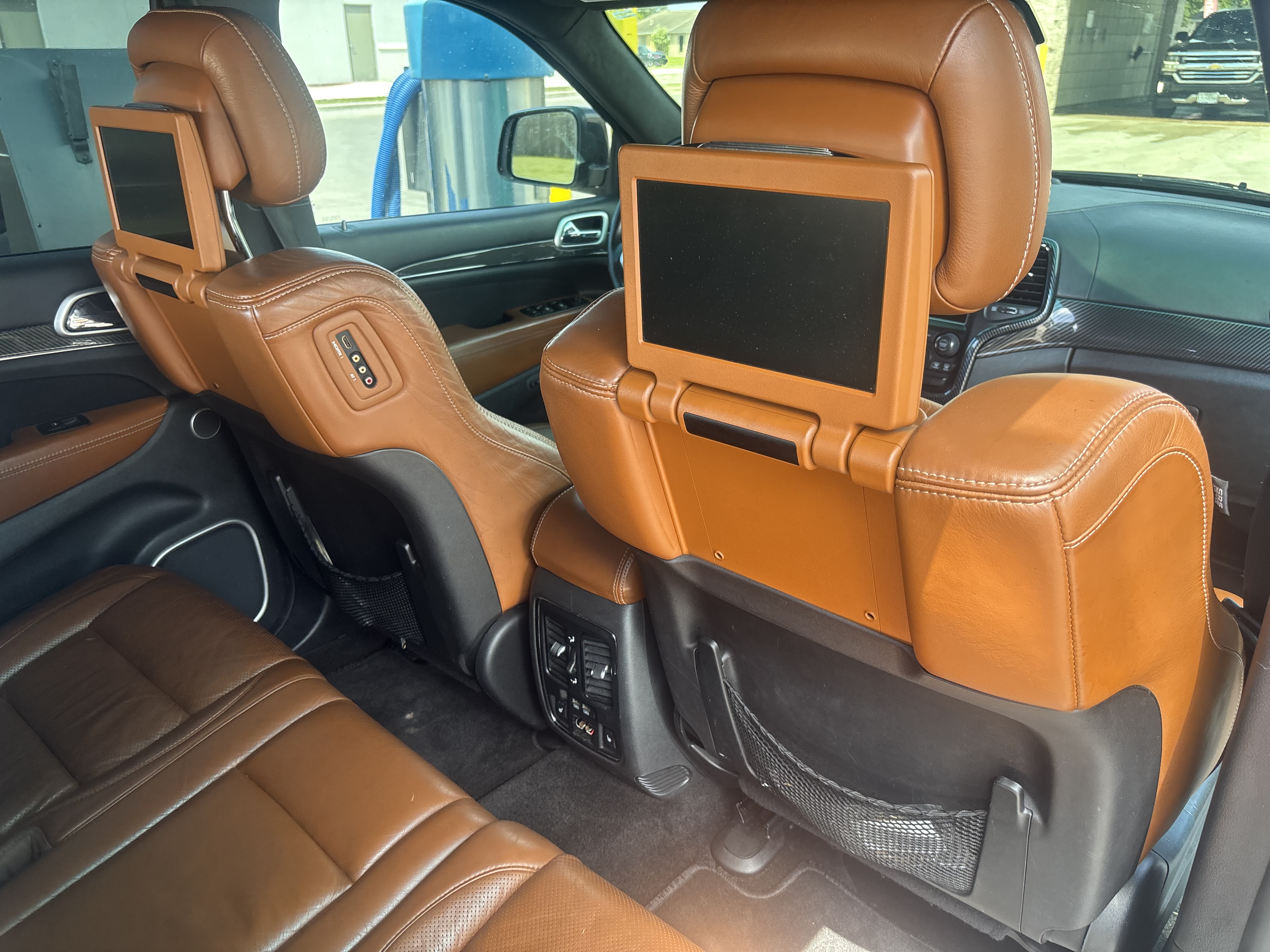 Used 2015 Jeep Grand Cherokee SRT w/ Luxury Group II AWD/4WD image 9