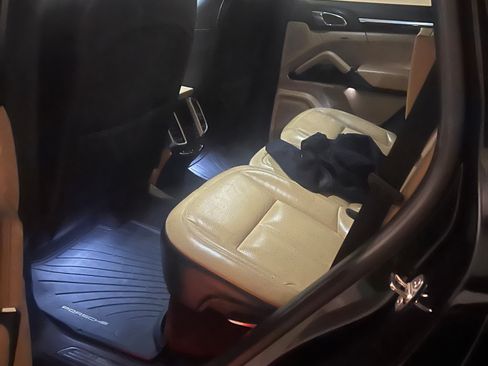 Used 2018 Porsche Cayenne image 18