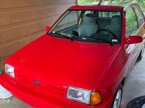 Used 1993 Ford Festiva L image 2