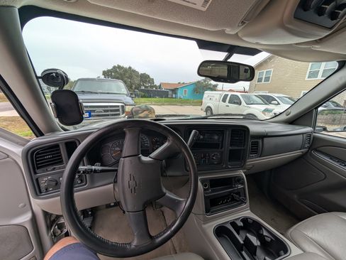 Used 2004 Chevrolet Suburban LS w/ Preferred Equipment Group image 6