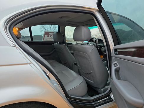 Used 2004 BMW 330xi Sedan image 17