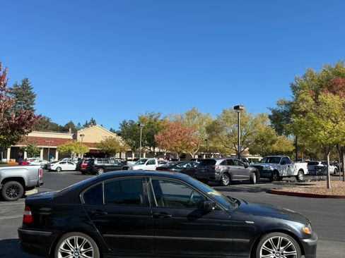 Used 2003 BMW 330i Sedan image 2