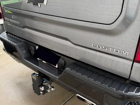 Used 2021 Chevrolet Silverado 1500 Custom Trail Boss w/ Safety Confidence Package AWD/4WD image 8