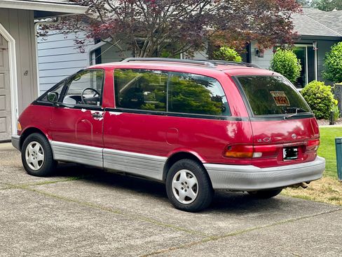 Used 1992 Toyota Previa LE image 4