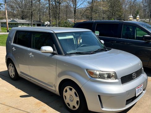 Used 2008 Scion xB image 2
