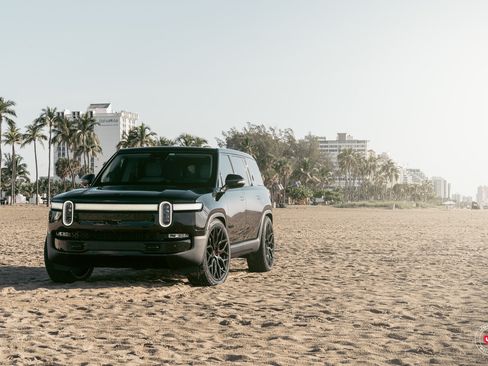 Used 2023 Rivian R1S Launch Edition image 15