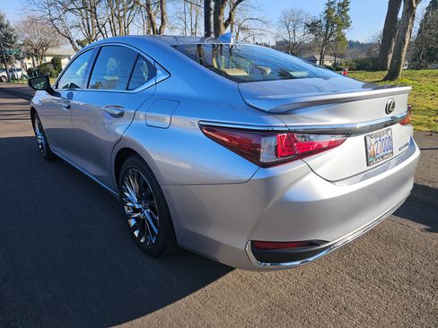 Used 2024 Lexus ES 300h w/ Luxury Package image 5