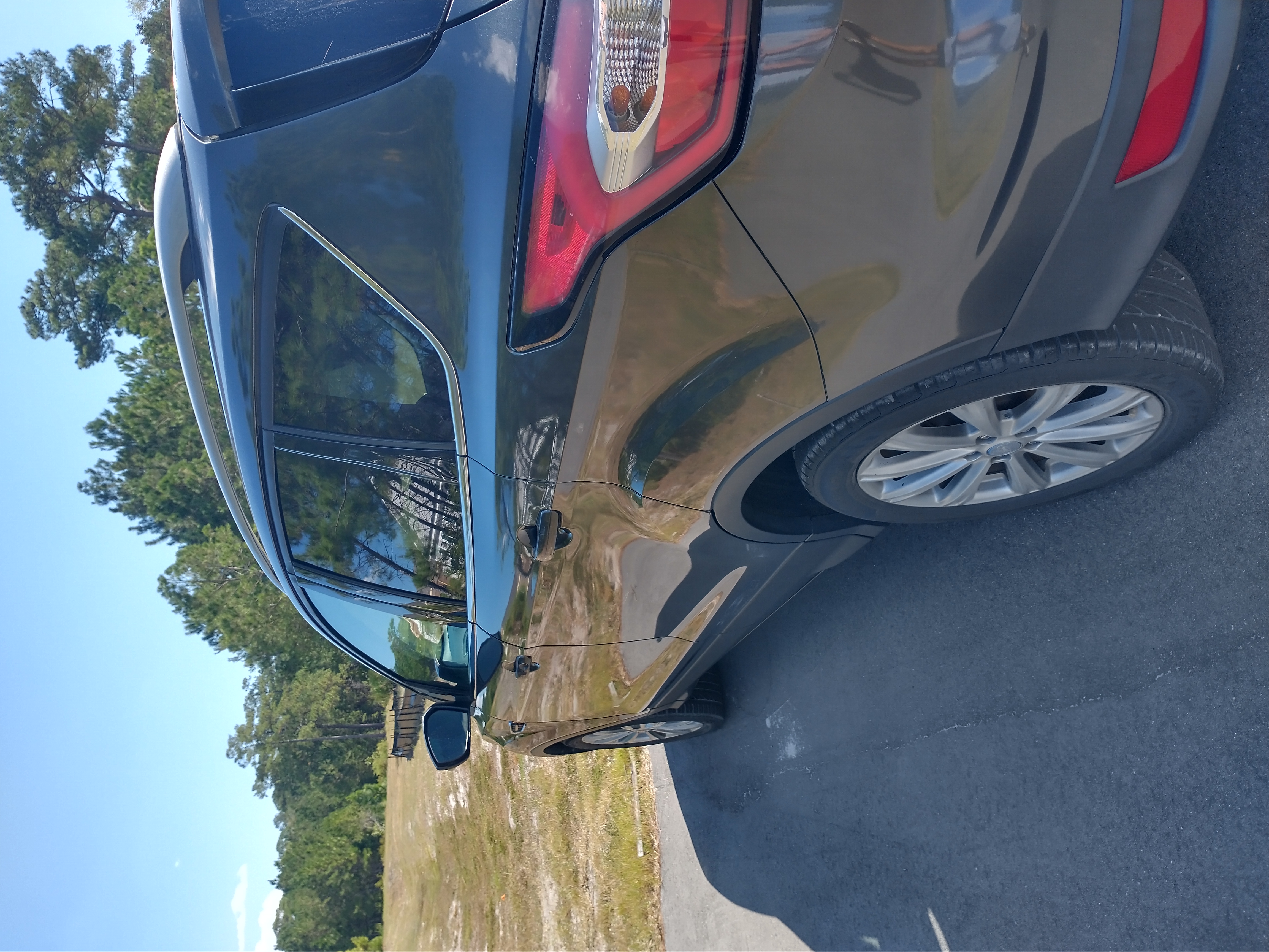 Used 2017 Ford Escape Titanium FWD image 2
