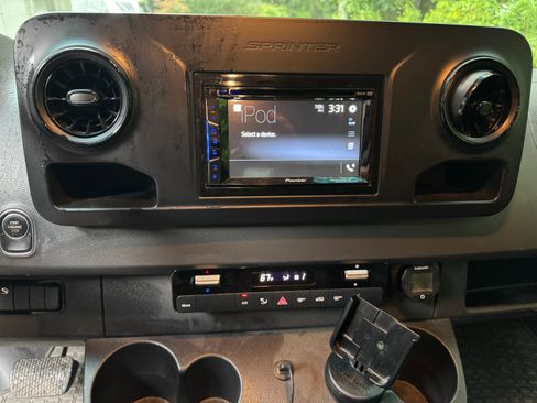 Used 2019 Mercedes-Benz Sprinter 2500 image 14