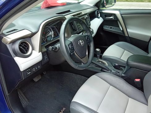 Used 2015 Toyota RAV4 Limited w/ Technology Package FWD image 8