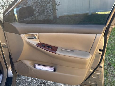 Used 2005 Toyota Corolla CE image 10