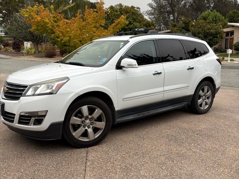Used 2016 Chevrolet Traverse LTZ FWD image 3