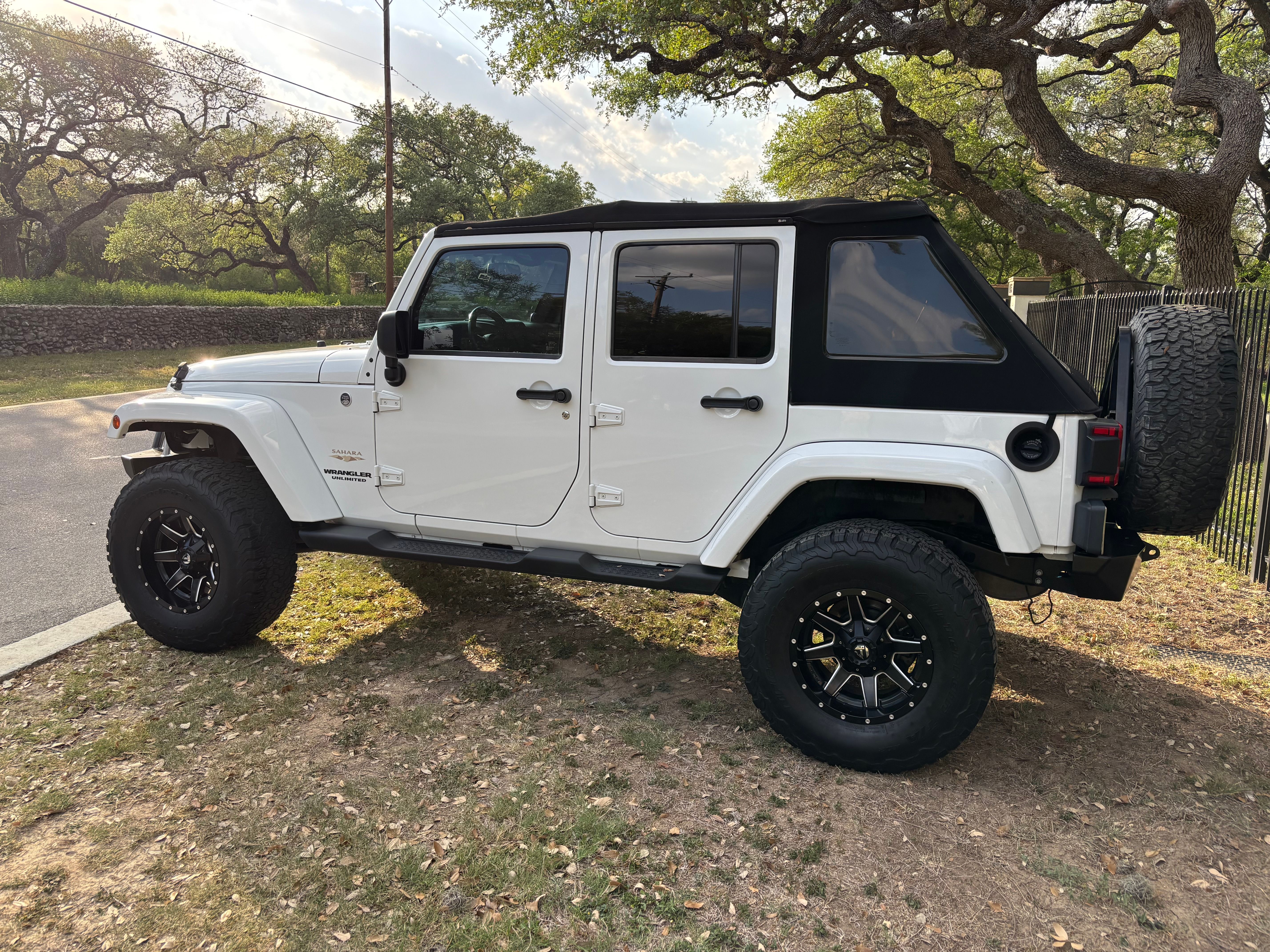 Used 2013 Jeep Wrangler Unlimited Sahara AWD/4WD image 4