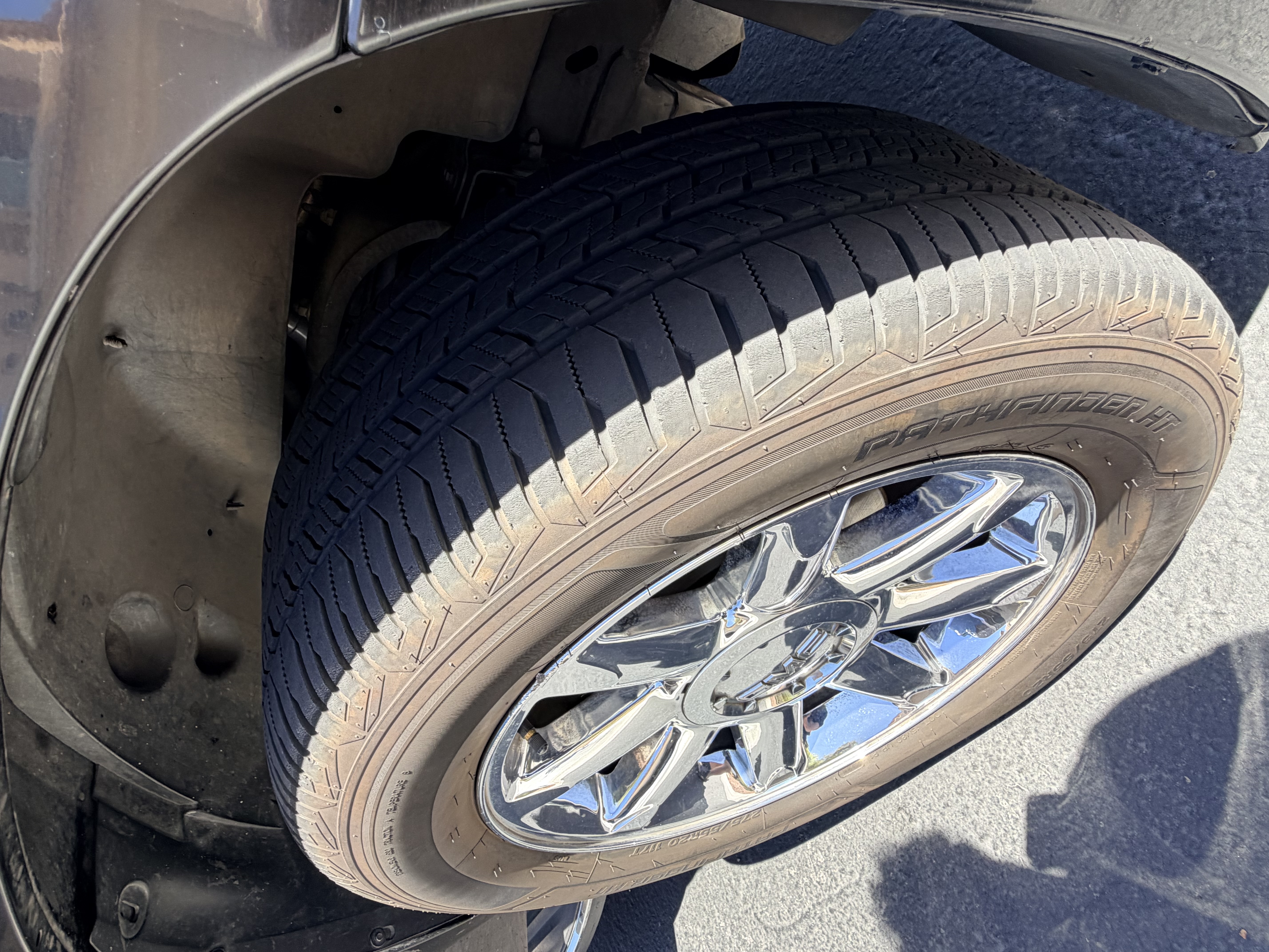 Used 2010 GMC Yukon XL Denali AWD/4WD image 8