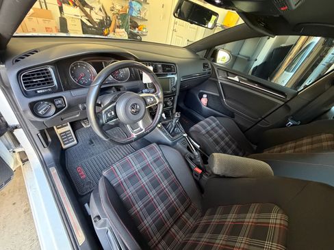 Used 2017 Volkswagen GTI Sport FWD image 17