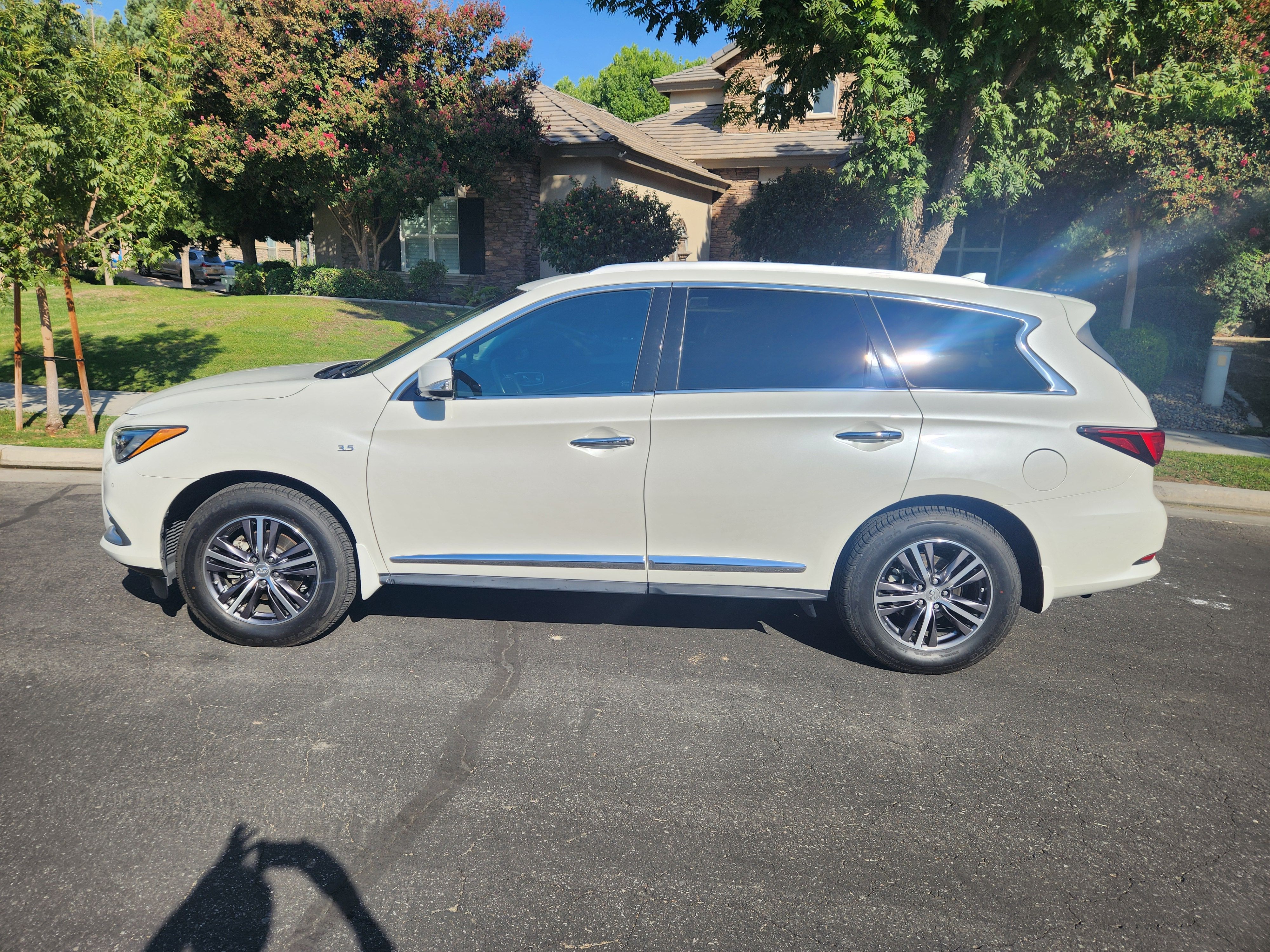 Used 2016 INFINITI QX60 FWD w/ Premium Plus Package image 1