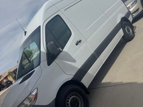 Used 2021 Mercedes-Benz Sprinter 2500 image 1