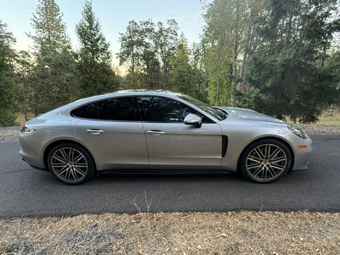 Used 2019 Porsche Panamera GTS AWD/4WD image 9