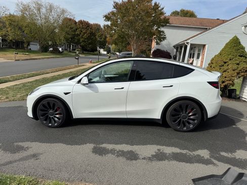 Used 2022 Tesla Model Y Performance image 5