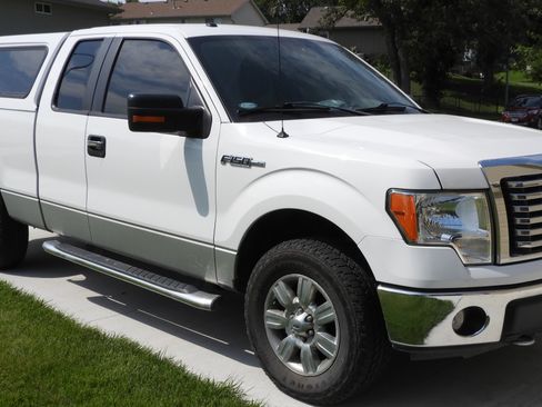 Used 2010 Ford F150 XLT AWD/4WD image 2