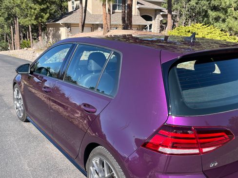 Used 2018 Volkswagen Golf 4-Door image 2