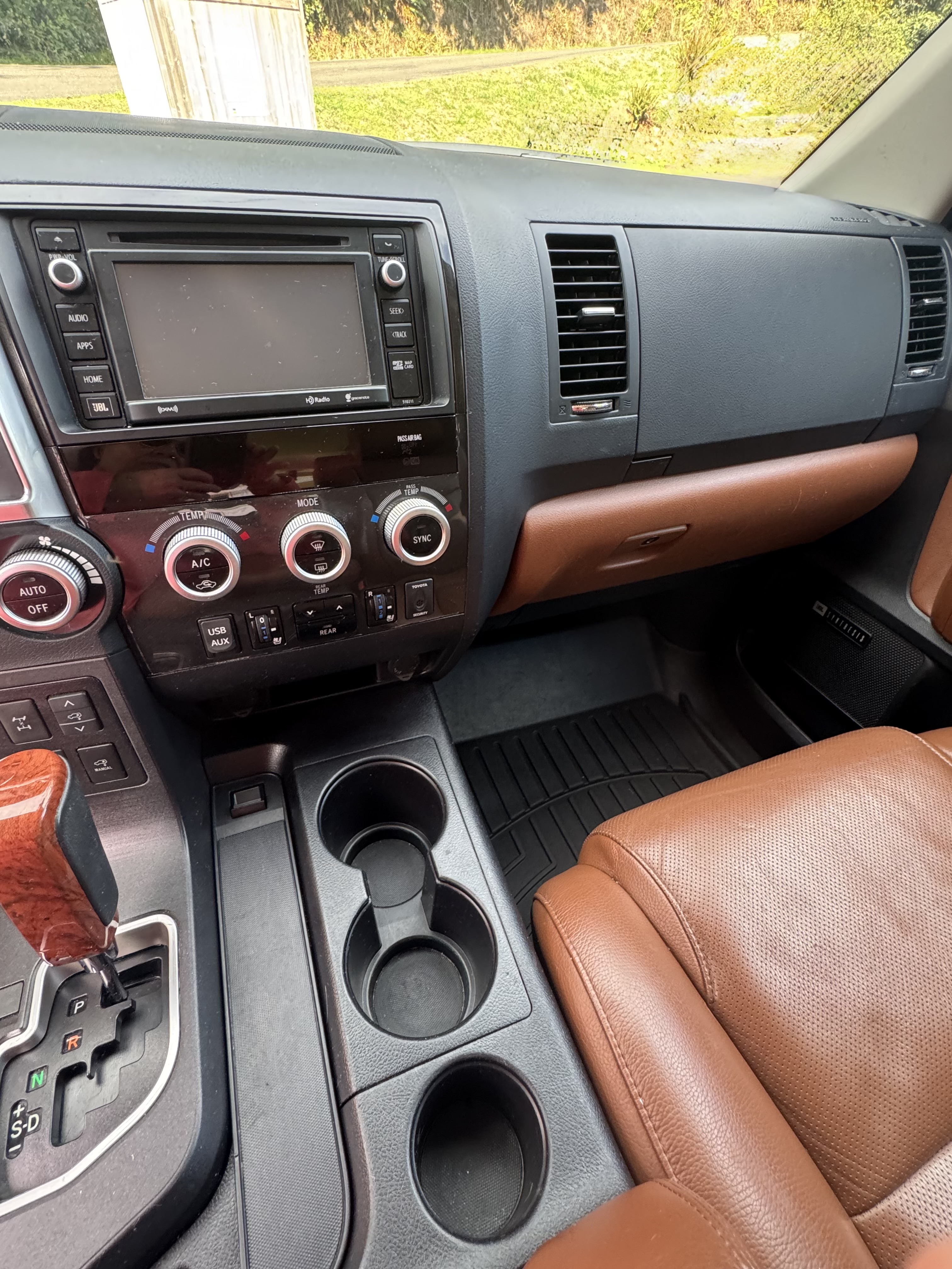 Used 2018 Toyota Sequoia Platinum AWD/4WD image 10
