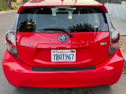 Used 2013 Toyota Prius C Two image 8