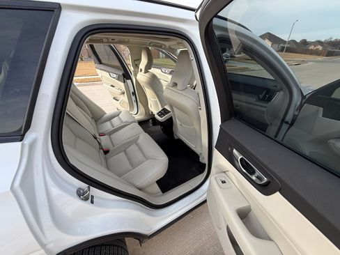 Used 2025 Volvo XC60 B5 Ultra w/ Protection Package Premier image 18