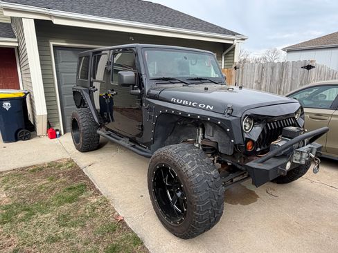 Used 2011 Jeep Wrangler Unlimited Rubicon w/ Dual Top Group image 2