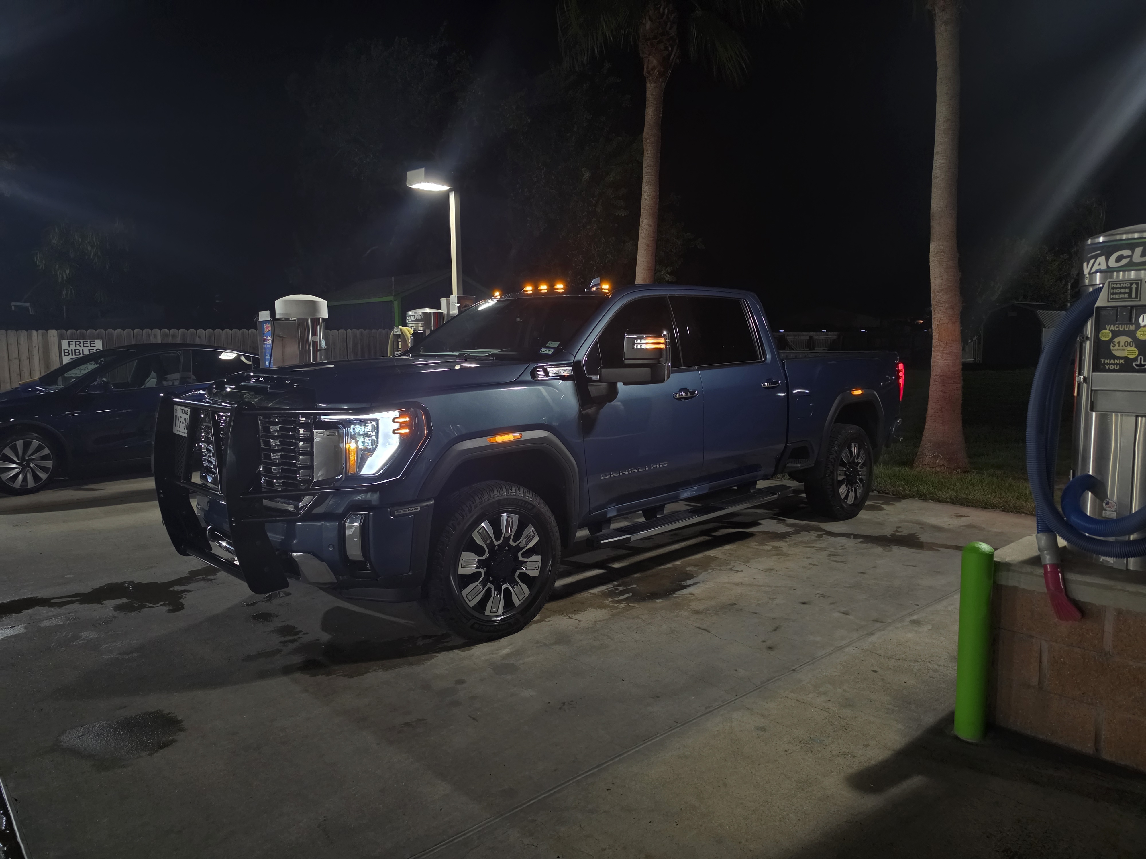 Used 2024 GMC Sierra 2500 Denali w/ Denali Reserve Package AWD/4WD image 13