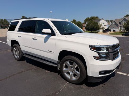 Used 2017 Chevrolet Tahoe LT w/ Luxury Package AWD/4WD image 4