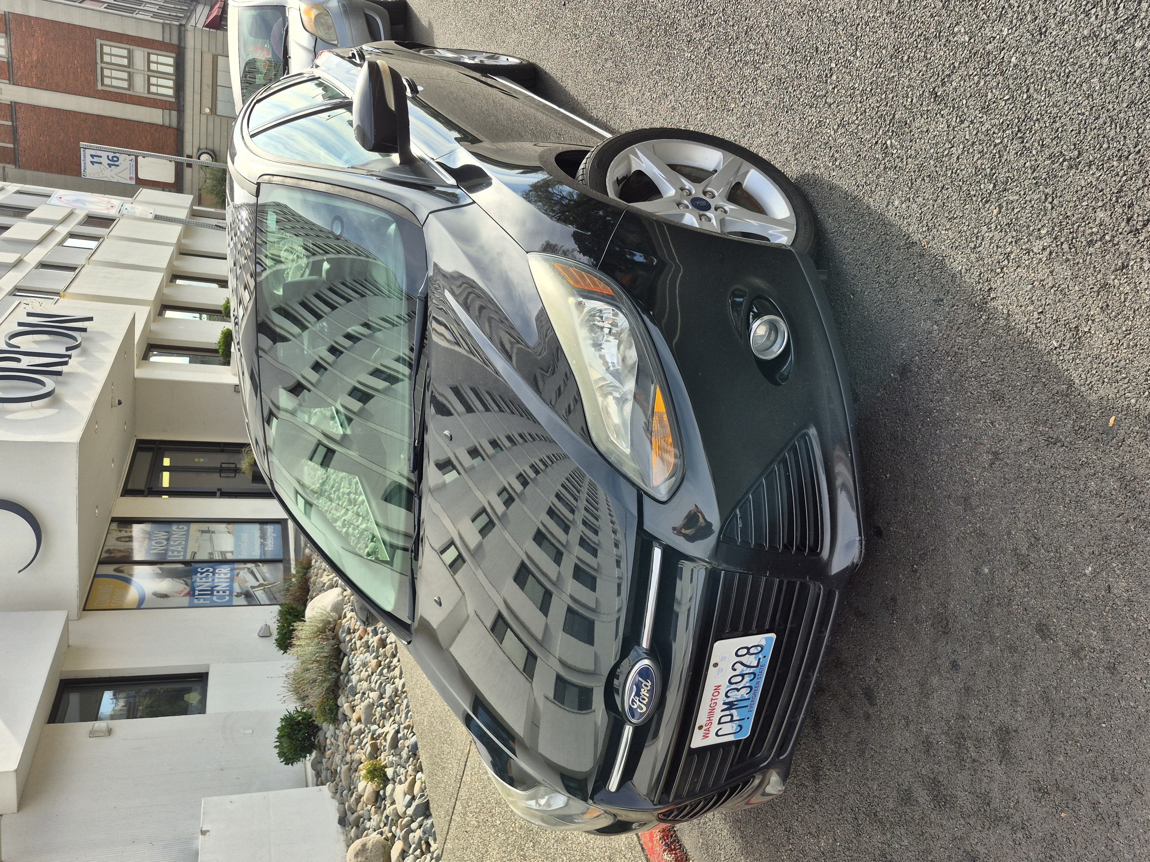 Used 2012 Ford Focus Titanium FWD image 1