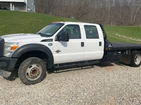 Used 2014 Ford F550 2WD Crew Cab Super Duty image 1