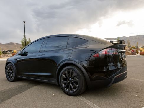 Used 2022 Tesla Model X Plaid image 8