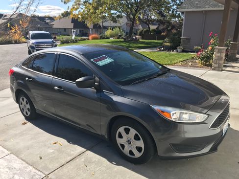 Used 2018 Ford Focus S image 2