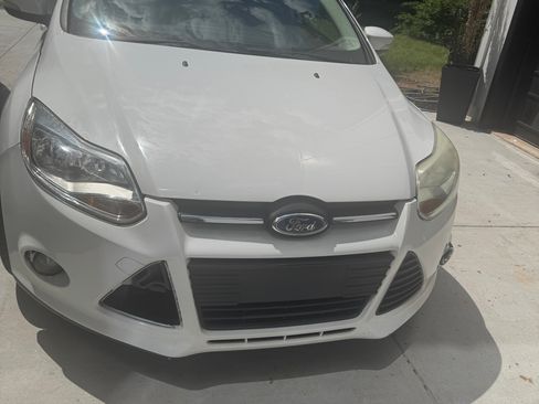 Used 2014 Ford Focus SE w/ Equipment Group 201A FWD image 9