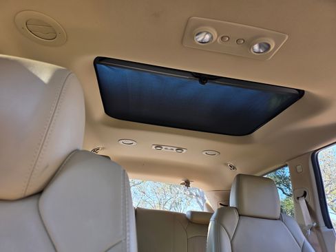 Used 2012 Buick Enclave Premium image 2