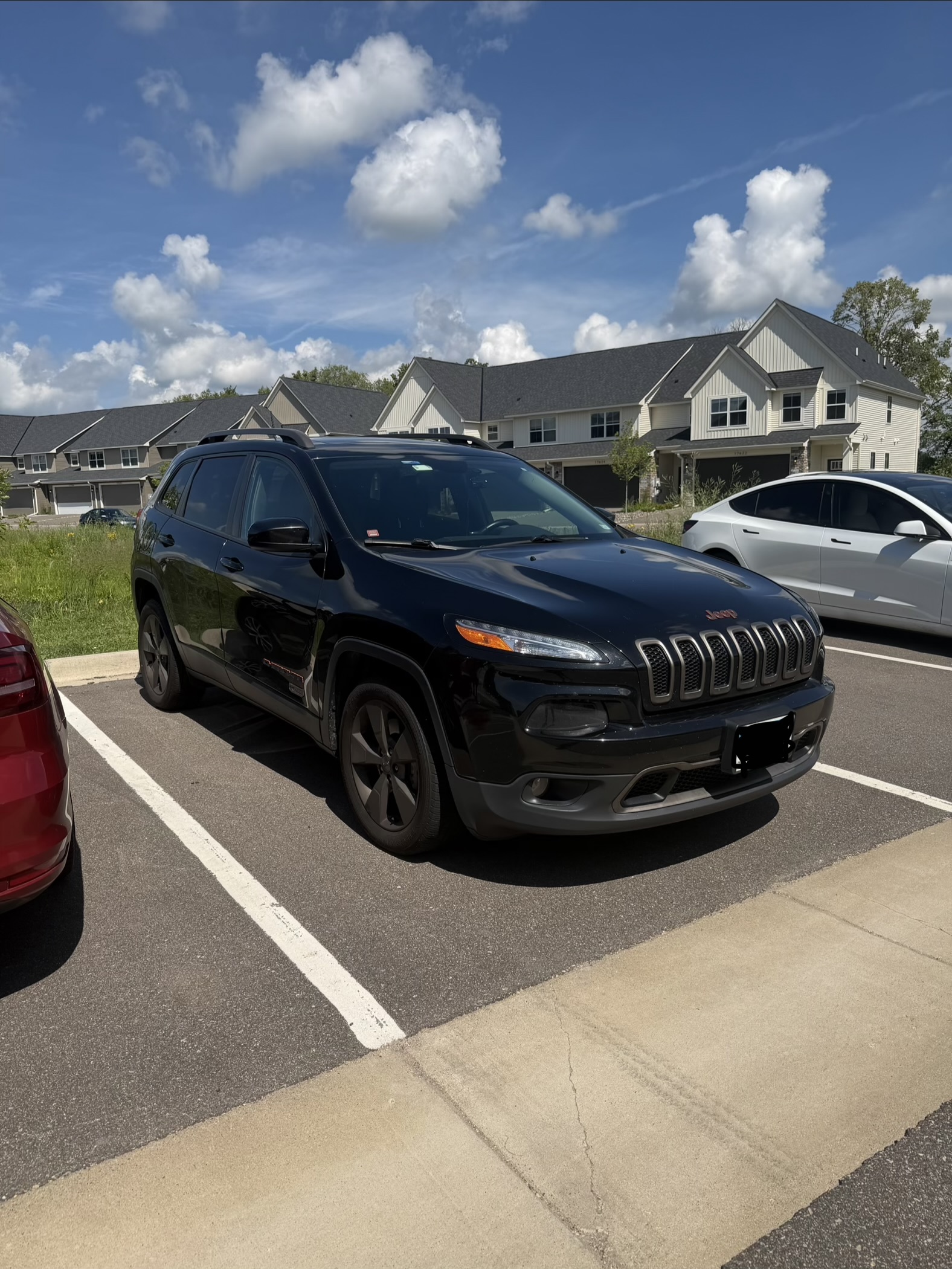 Used 2017 Jeep Cherokee Latitude w/ Cold Weather Group FWD image 1