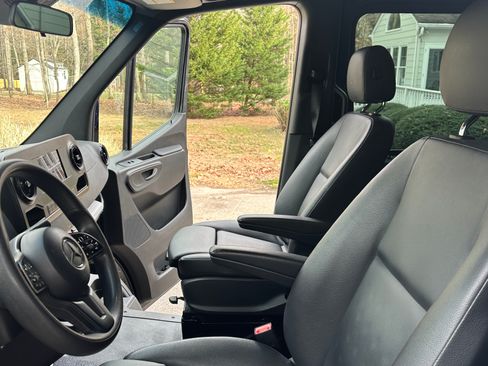 Used 2019 Mercedes-Benz Sprinter 2500 image 9