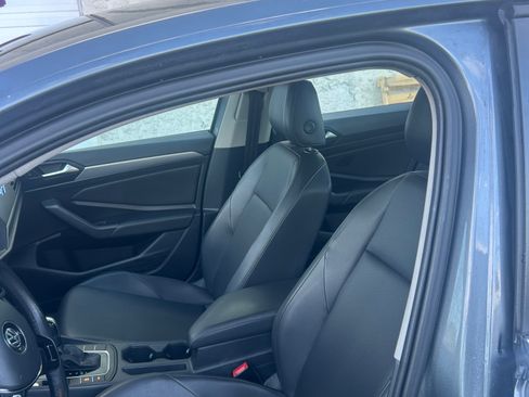 Used 2020 Volkswagen Jetta SE w/ SE Cold Weather Package image 4