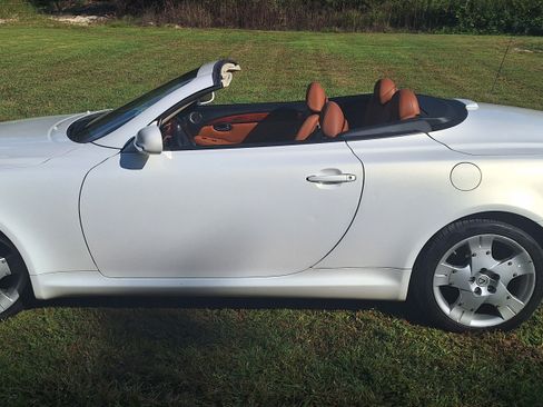 Used 2004 Lexus SC 430 Convertible image 2