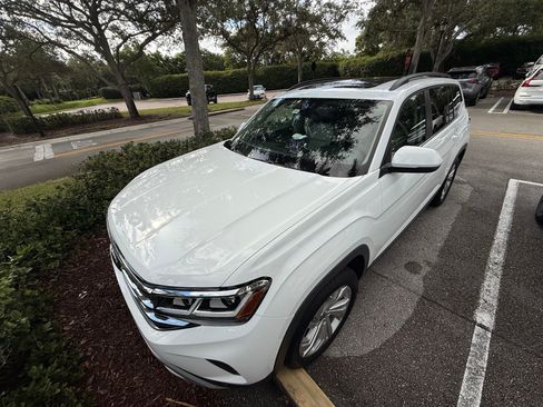 Used 2021 Volkswagen Atlas SE w/ Panoramic Sunroof Package FWD image 11